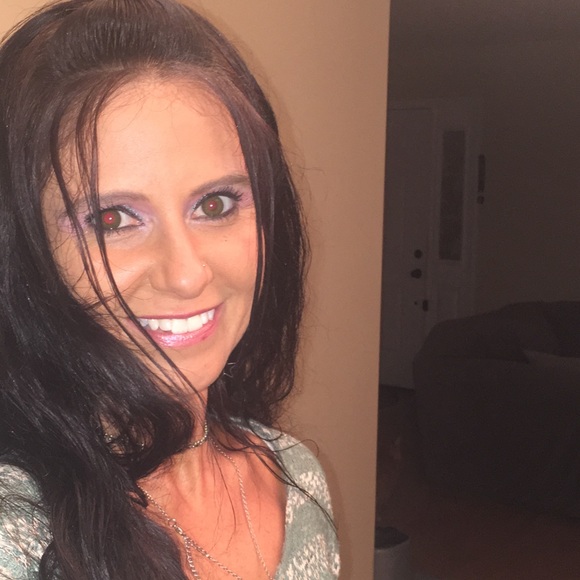 Meet your Posher, Kristin - Picture 1 of 8